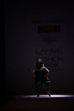 Model walk the ramp for Shruti Sancheti show at LFW 2013 Day 4 in Grand Haytt, Mumbai on 26th Aug 2013 (27).JPG
